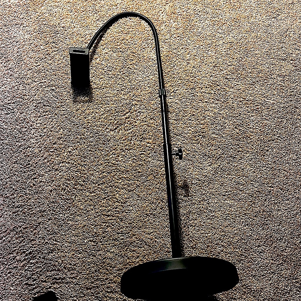 Cellphone video holder for all you movie makers and streamers